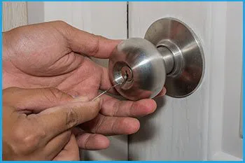 Lock Locksmith Services Titusville, NJ 609-337-2169 - 14-unlock-door